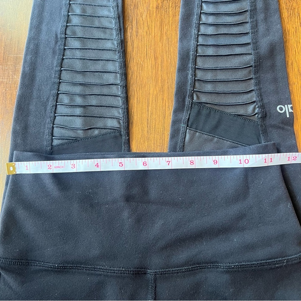 Alo Moto Leggings Black assuming XS/S - Used Condition - Picture 3 of 5